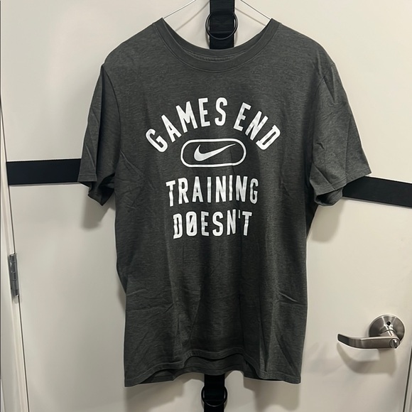 Nike Gray Training Shirt - Picture 1 of 4